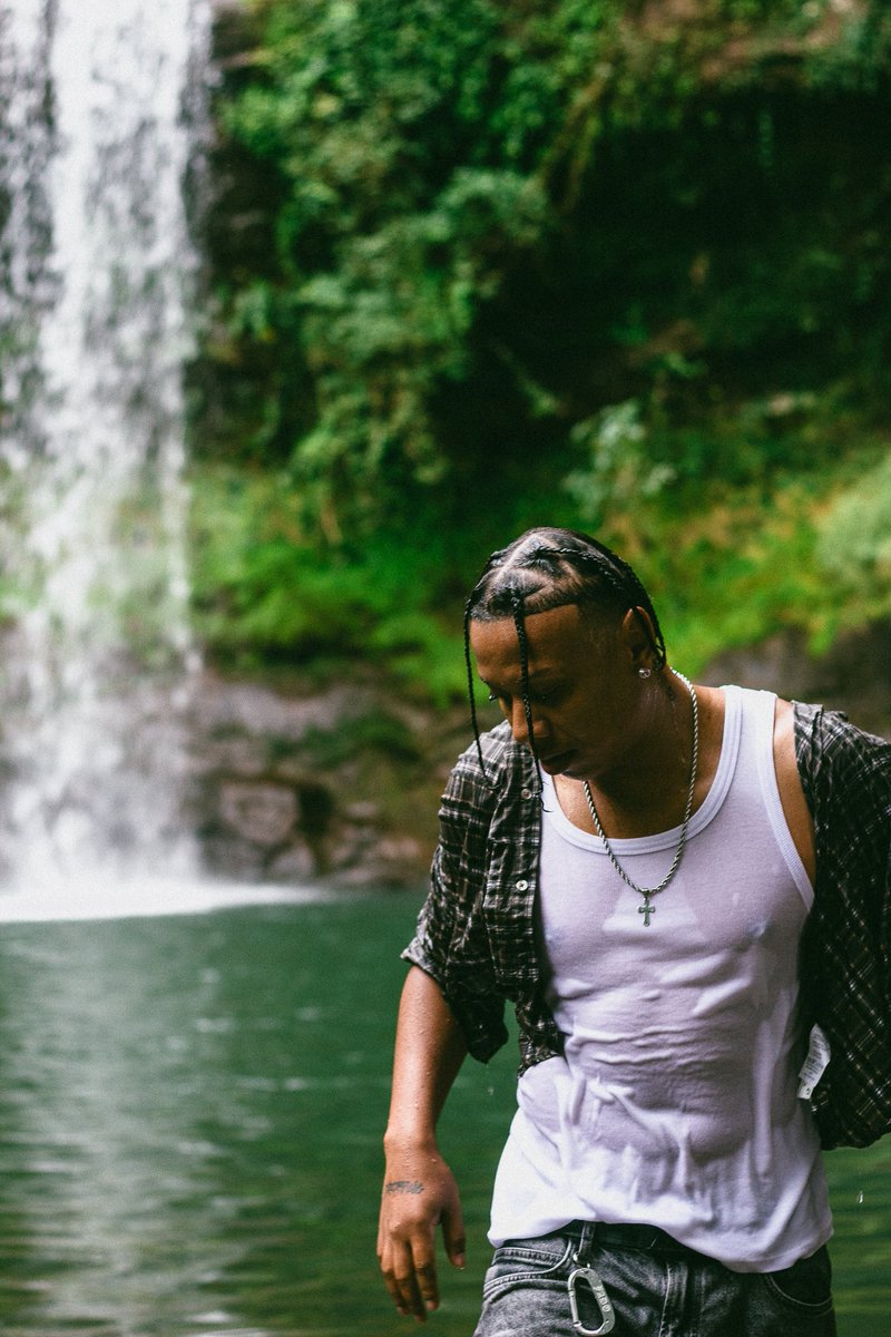 teagaboy's tweet image. Tropa tá chegando nosso novo clipe, estreia nessa quinta-feira 13/02. Um audiovisual incrível, pensado e feito por muita gente talentosa e uma mística única que tenho certeza dividirá opiniões. Preparem-se!♟️

*Pré-save já disponível link na bio.*