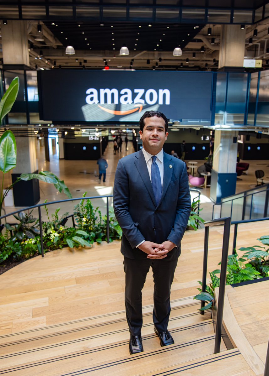 OmarLFernandez's tweet photo. Hoy visité los headquarters de Amazon #HQ2 en Washington, donde conocí los detalles del Project Kuiper y su entrada a la República Dominicana.
Con una inversión de más de 10 billones de dólares, Project Kuiper proveerá internet satelital de alta velocidad en zonas remotas sin acceso a conectividad en el mundo.
Me he comprometido con ellos a introducir las legislaciones que hacen falta, enfocadas en protección de datos, inteligencia artificial, zonas de oportunidad para inversión y tecnología.
Con esto, lograremos el marco jurídico que garantizaría que esta y otras inversiones en nuestro país sean una realidad.
De esto se trata mi trabajo. El mandato que me dieron los dominicanos. 🚀🇩🇴
#ProjectKuiper #Amazon