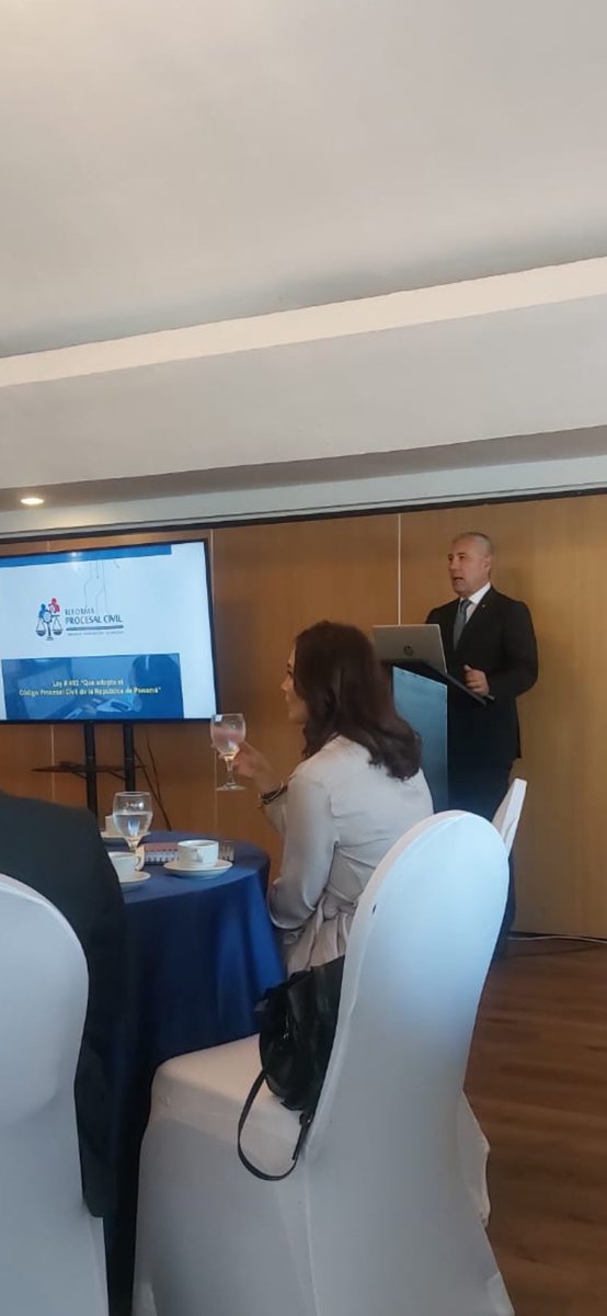 Primer Desayuno Académico del 2025, con la intervención del Magistrado de la Sala Primera de lo Civil de la Corte Suprema de Justicia, Olmedo Arrocha Osorio, quien expuso sobre las reformas al Código de Procedimiento Civil.