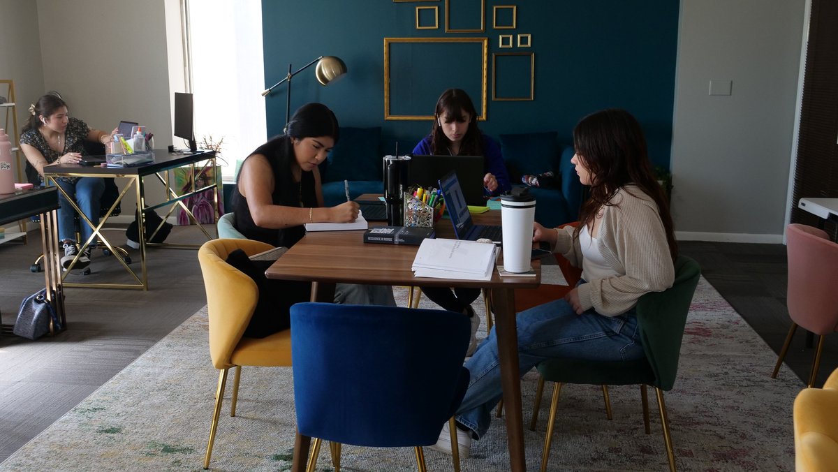 🚨 Due date Extended: Apply by February 21st!

Great news! You now have more time to apply for the Siembra Nebraska Internship Program—but don’t wait too long!

🔗 Apply now: bit.ly/40UrblU