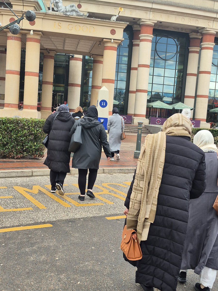 GMSAW2021's tweet photo. The women were all excited to go to the Trafford Centre this morning in partnership with
@community_oak #CommunityOuting #reducingisolation #TaffordCentre
@TNLUK @WeActTogether https://t.co/BdO3XeLOPF