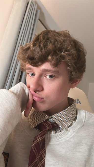 Watch Rourke's leaked NSFW photo on TwXstars