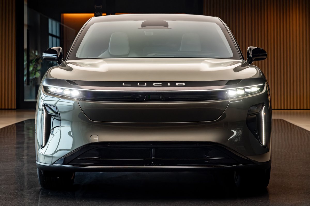 LucidMotors's tweet photo. The future of electric performance is coming to Toronto. ​🇨🇦

Visit the Canadian International AutoShow from February 14 to 23 to experience the Lucid Air and see the Lucid Gravity SUV up close.  ​

Learn more: https://t.co/JrrrMDDqSg https://t.co/tqRx82hDUW