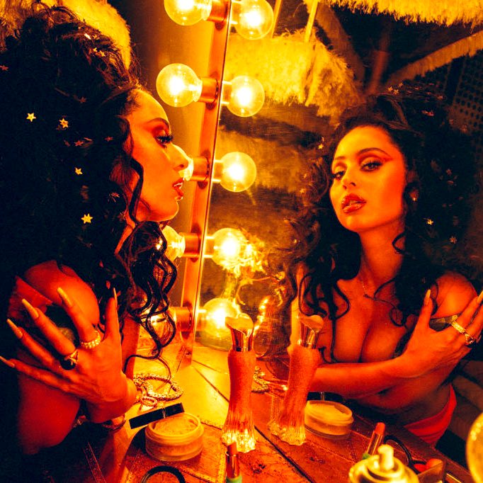 𝓔𝓶𝓲 tweet media