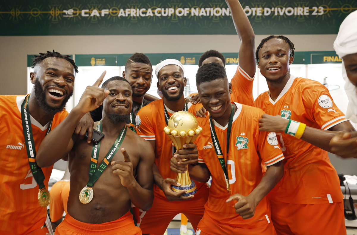 ActuFoot_'s tweet photo. 𝗖𝗢𝗨𝗣 𝗗𝗨 𝗠𝗔𝗥𝗧𝗘𝗔𝗨 🇨🇮🔨

Il y a un an jour pour jour, la Côte d’Ivoire remportait la CAN à la maison.

Que de souvenirs cette CAN 2023. 🤩 https://t.co/HqirfuXkn7