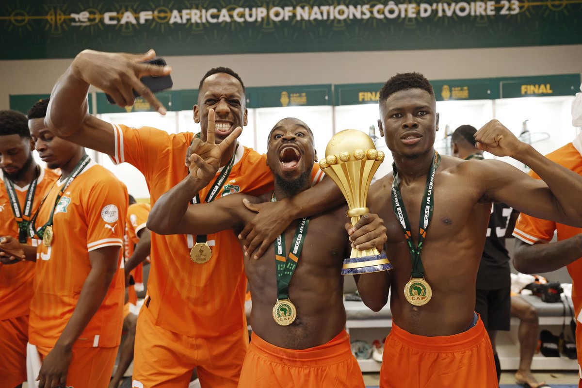 ActuFoot_'s tweet photo. 𝗖𝗢𝗨𝗣 𝗗𝗨 𝗠𝗔𝗥𝗧𝗘𝗔𝗨 🇨🇮🔨

Il y a un an jour pour jour, la Côte d’Ivoire remportait la CAN à la maison.

Que de souvenirs cette CAN 2023. 🤩 https://t.co/HqirfuXkn7
