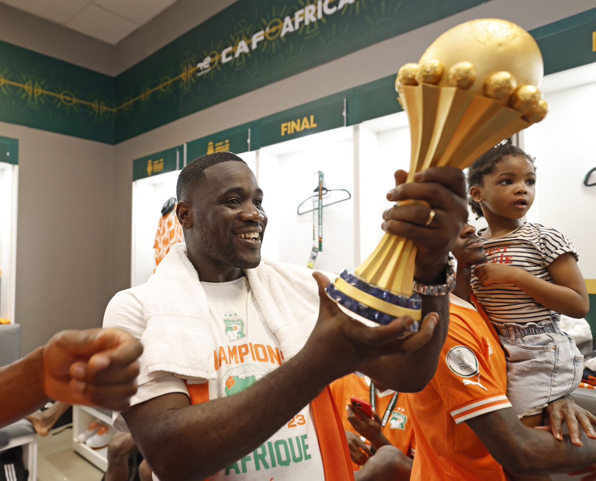 ActuFoot_'s tweet photo. 𝗖𝗢𝗨𝗣 𝗗𝗨 𝗠𝗔𝗥𝗧𝗘𝗔𝗨 🇨🇮🔨

Il y a un an jour pour jour, la Côte d’Ivoire remportait la CAN à la maison.

Que de souvenirs cette CAN 2023. 🤩 https://t.co/HqirfuXkn7