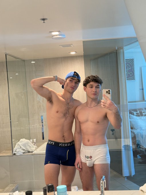 Say yes if you’d spend a day with us in bed https://t.co/glypkfFo3L
