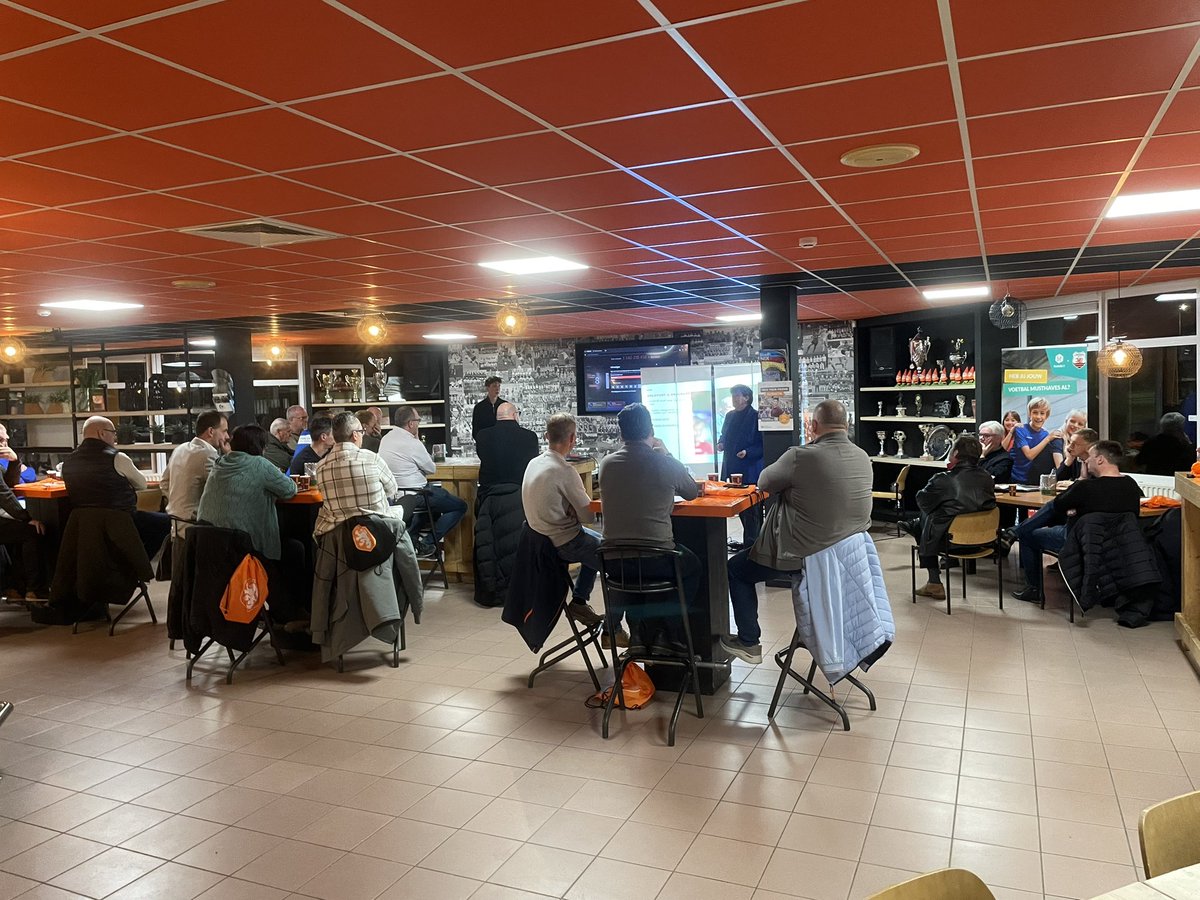 edwinoverbeeke's tweet photo. REGIO-OVERLEG&amp;THEMABIJEENKOMST| Onze @LiesbethKole Zeeland-bijeenkomsten voortgezet @TerneuzenseBoys tbv Zeeuws-Vlaanderen. Aardig bezocht&amp;3 onderwerpen behandeld irt Sportiviteit&amp;respect naast regio-cijfers+rondvraag(indeling zondag B-cat.,enquete weekendvoetbal @Sportlink_NL ) https://t.co/mQ2QX9GbcI