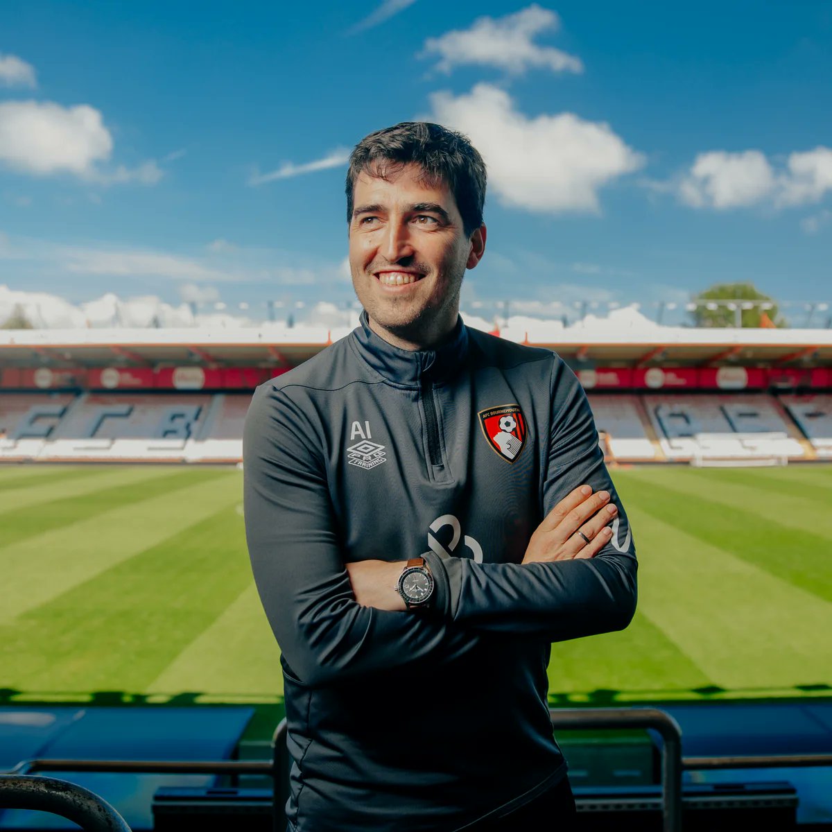 This is Andoni Iraola. He’s the coach of AFC Bournemouth.

Bournemouth is playing the most explosive, creative football in the Premier League.

Iraola is starting a coaching revolution in the process. Here’s why: