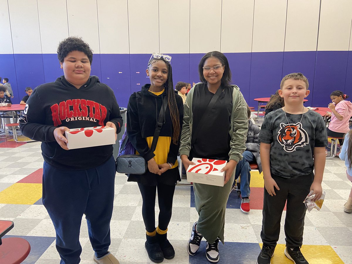 Highview students moved up at least one level in BOTH reading and math on MAP and got to enjoy a special lunch. <a href="/Highview6th/">Highview 6th Grade Center</a> is so proud of these hard workers. #middierising #aimHIGHview