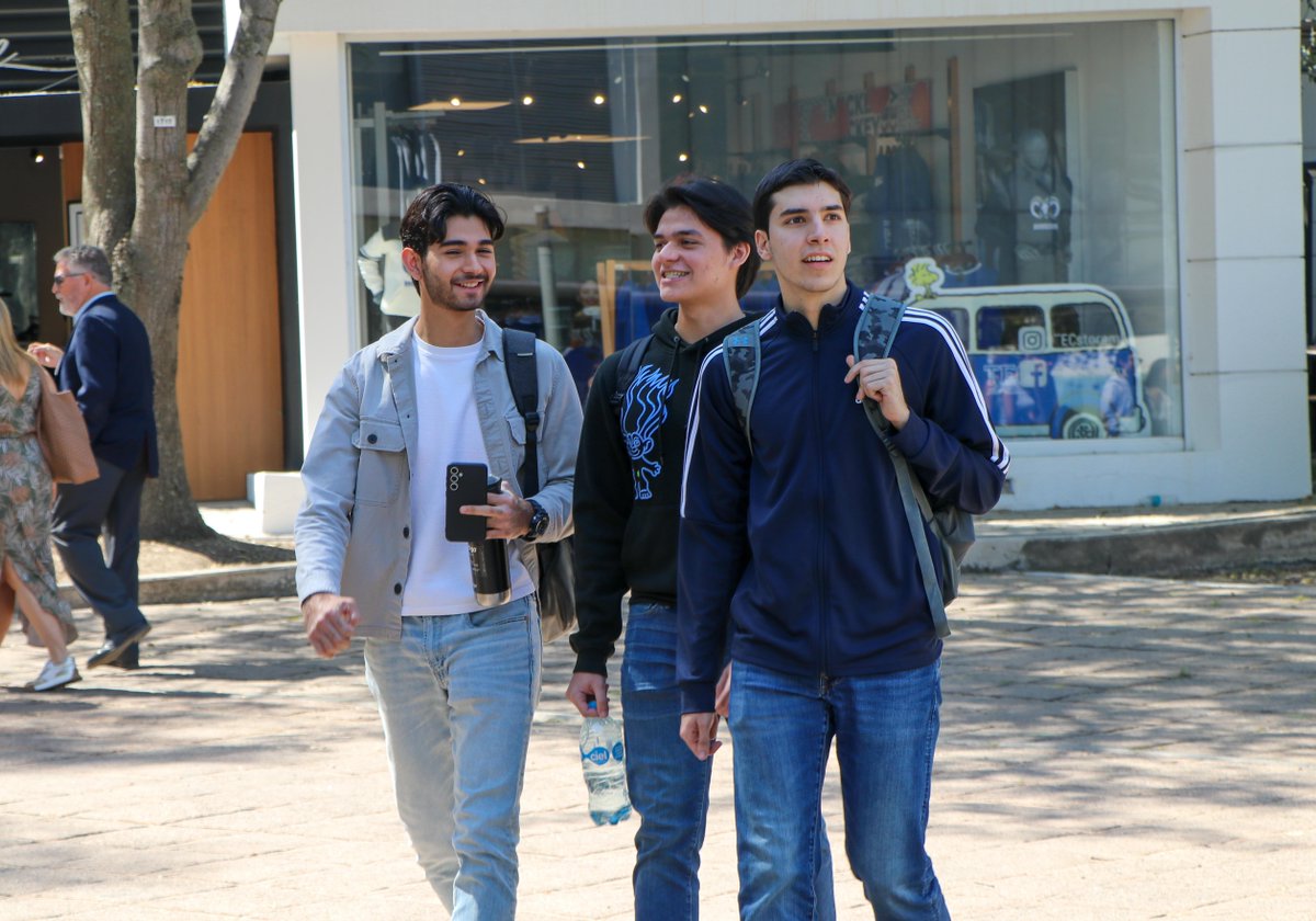 TECcampusGDL's tweet photo. ¡Bienvenidas y bienvenidos a este nuevo semestre! Qué gusto es tenerte de vuelta 💙🌟
Así vivimos el #Back2TEC 🙌
#soytecgdl https://t.co/Urt9xIlXYP