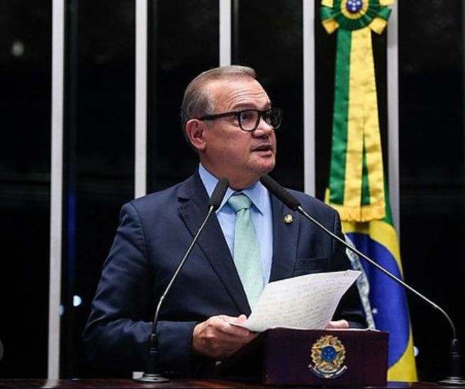 engarquifes's tweet photo. Gratidão sen.  @sen_wellington e Reitor do IFMT, Júlio Santos.
Desde o 1⁰ dia da nossa luta, vocês estiveram ao nosso lado, ouvindo, apoiando e agora concretizando esse compromisso com a valorização das carreiras de engenheiros e arquitetos nas Instituições Federais de ensino..+ https://t.co/jt1cdc7SIK