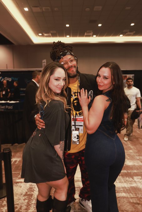 1 pic. Looks like a good time to me ? @RemyLaCroixxxxx @FlightLifeMars3 https://t.co/7swPShPRmZ
