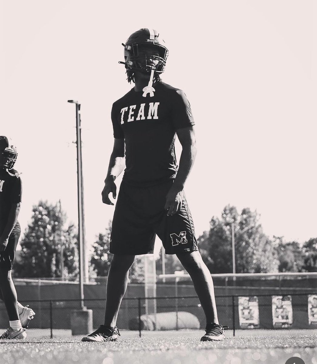 Still looking for home
Linebacker/Defensive end
6’3
215lb
3.6 gpa
C/o 2025
Hudl link: hudl.com/v/2Qdj7f