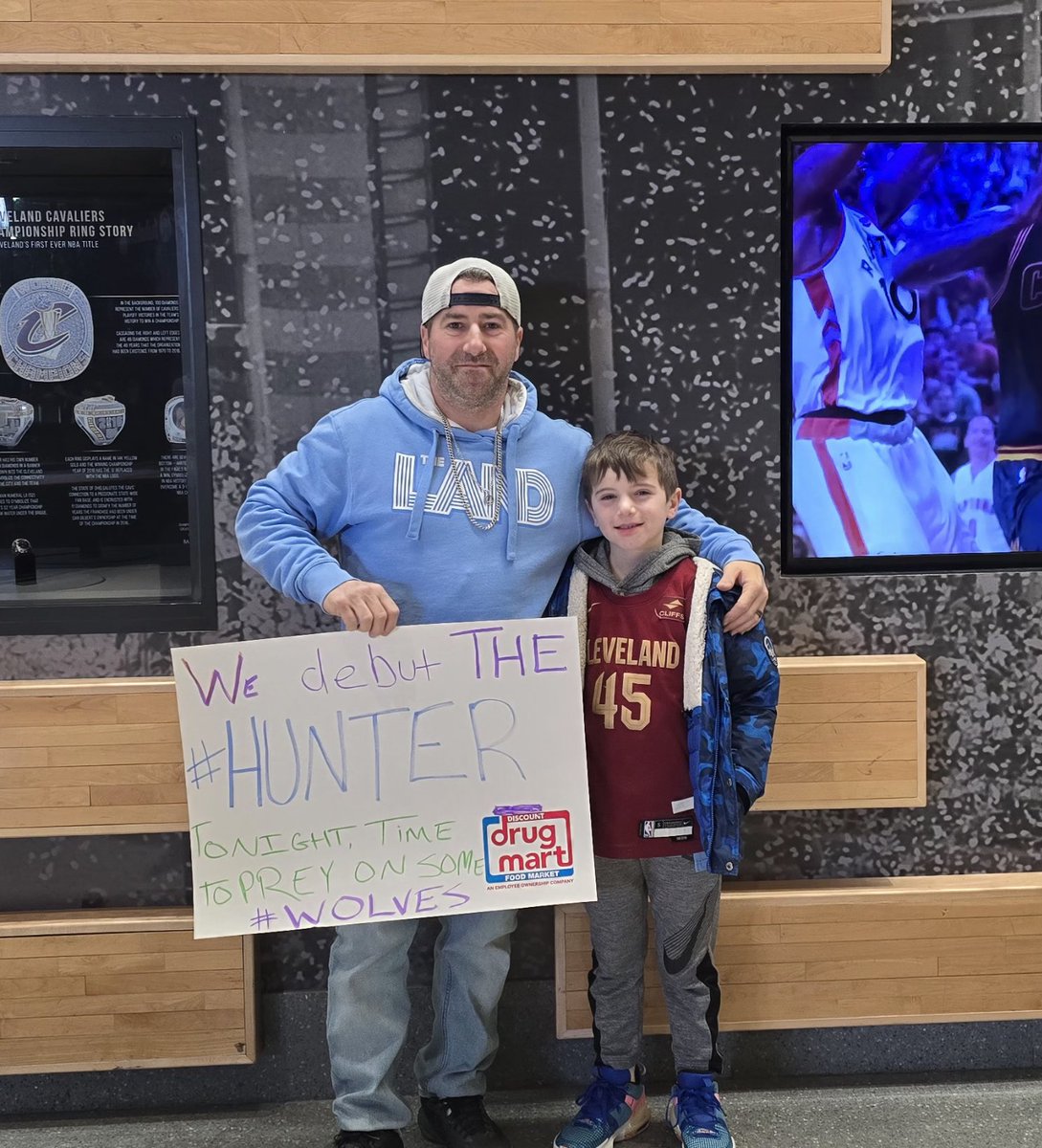 kcampbell3147's tweet photo. Time to debut the #Hunter and get us some #wolves tonight ! #LetEmKnow @cavs https://t.co/NGuPjrrtZh