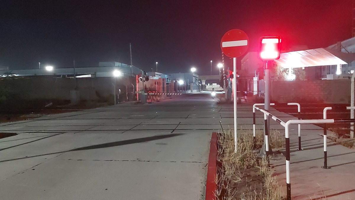 prferrer's tweet image. Barreras del tren rotas desde las 15:00 hs
En Pacheco y Paraguay,  Montevideo