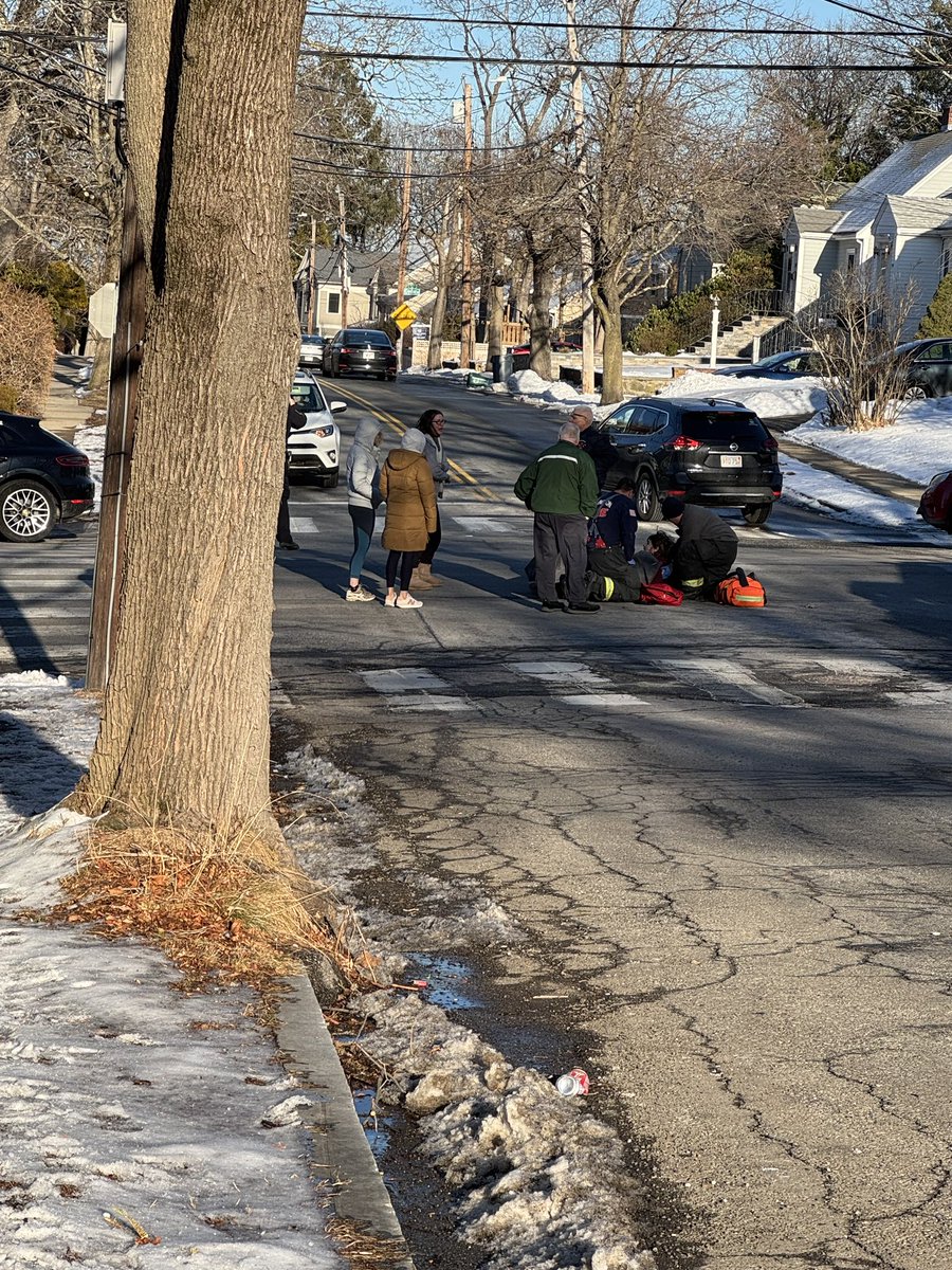 Latest on teen struck in a crosswalk while walking on Park Ave at Oakland Ave., now at YourArlington. Area residents say it is increasingly unsafe for pedestrians in the Park Ave corridor. #ArlingtonMA yourarlington.com/news/newscat/2…