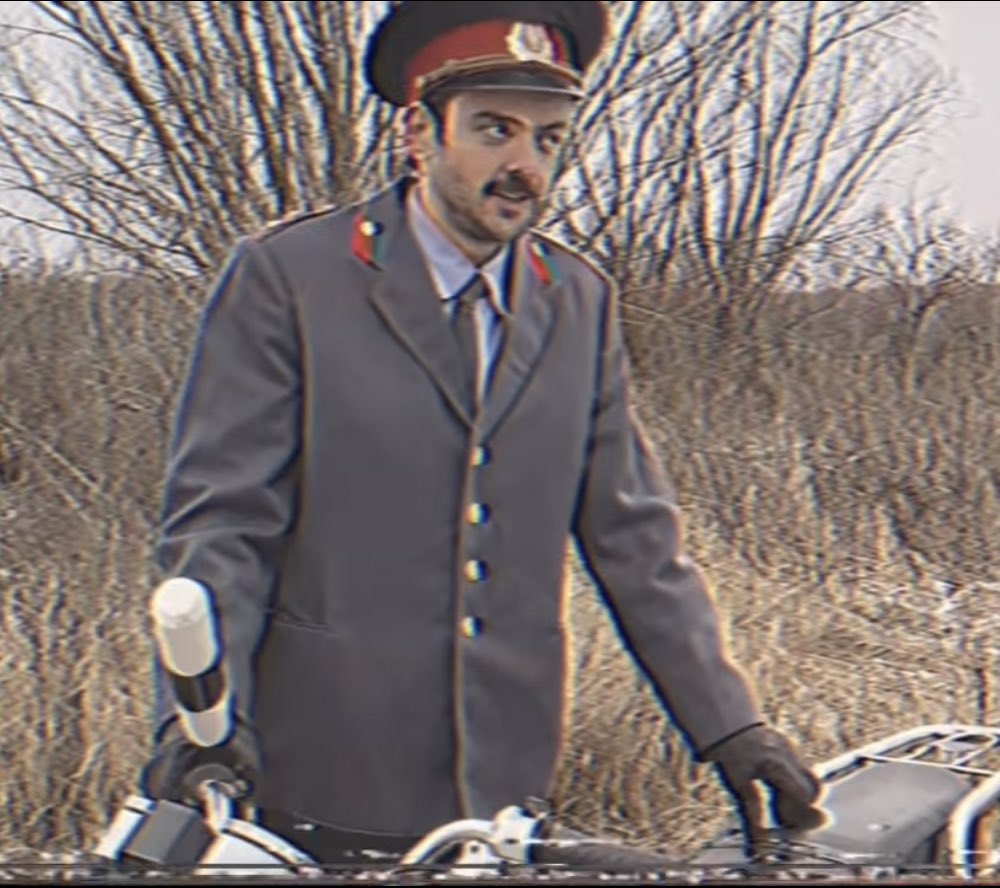shtepepsel's tweet photo. мне нужна твоя         значит так. мне 
одежда, сапоги и     надо ехать. 
мотоцикл❌               в общем, будем с 
                                       тобой на связи.
                                    главное что в
                          нашем деле? не скучай!✅ https://t.co/mdG8fLHVHR