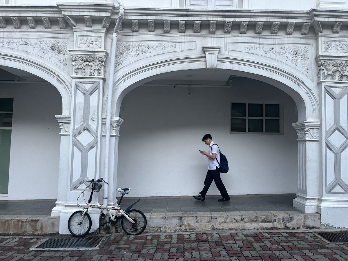 CurtisSChin's tweet photo. Good morning, #Singapore 🇸🇬: home of the @MilkenInstitute #AsiaCenter.
🌏 #morningwalk #whatIsawonthewaytowork #OrchardRoad #ScottsRoad @Jollibee #Jollibee #faithinAsia @singapore
DYK: this island state’s tagline is “Passion made possible” 👉 https://t.co/nOikqDCgA5
#visitSG https://t.co/7NBLrozT1C