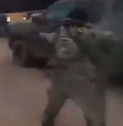 IiTheboi's tweet photo. @foro_militar En lo abierto, con un rifle de cerrojo calibre 50, disparándolo de pie. 
Con razón no habían huevos en la tienda, mi estimado se los llevo todos. https://t.co/4XfHv3LqOZ