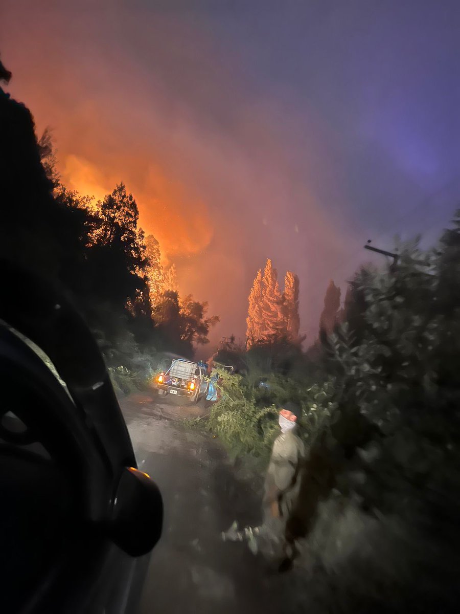 grajalesnet's tweet photo. We are terribly sorry for the catastrophic fires in #ElBolson, #Patagonia Argentina.
We appreciate our Aconcagua #mountainguide Fernando Aunadi’s bravery to travel south and join local fire fighters. https://t.co/Of2xf4ecsM