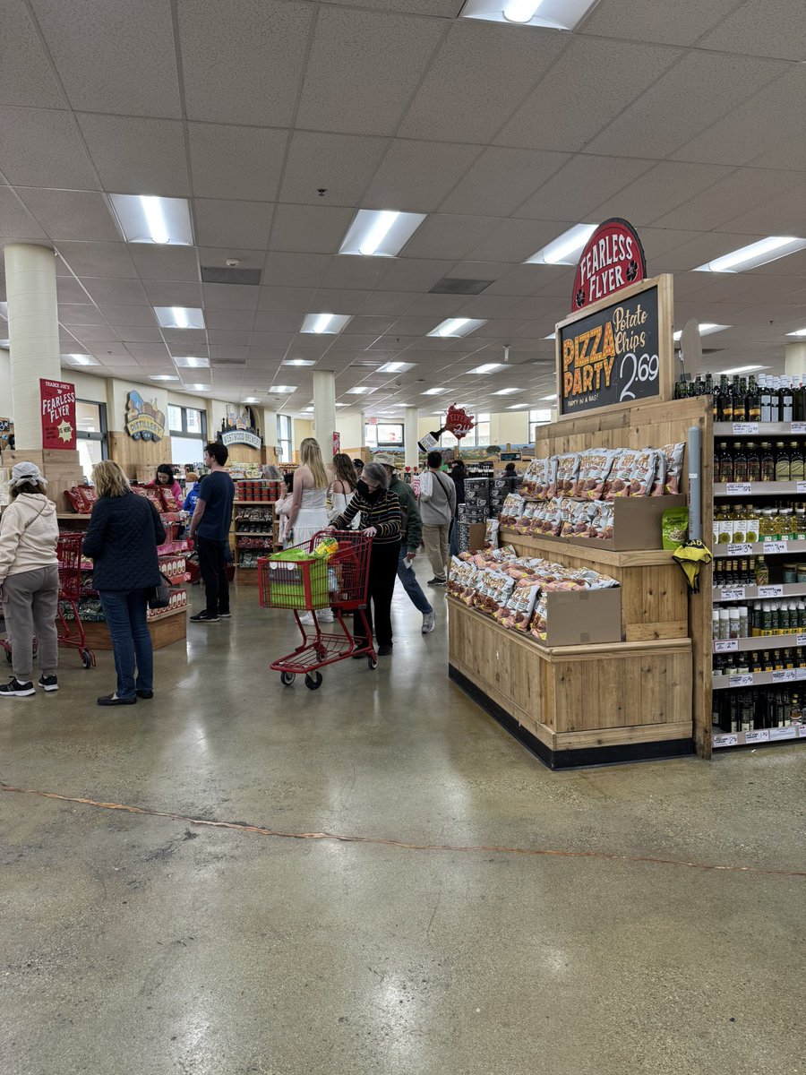 sawely_rily38's tweet image. おはりりです🍒
今日はTrader Joe’sで食料調達
Trader Joe’sのエコバッグが人気だとのこと
Have a nice day 😌🎶
#Traderjoe’s #株クラの輪を拡げよう