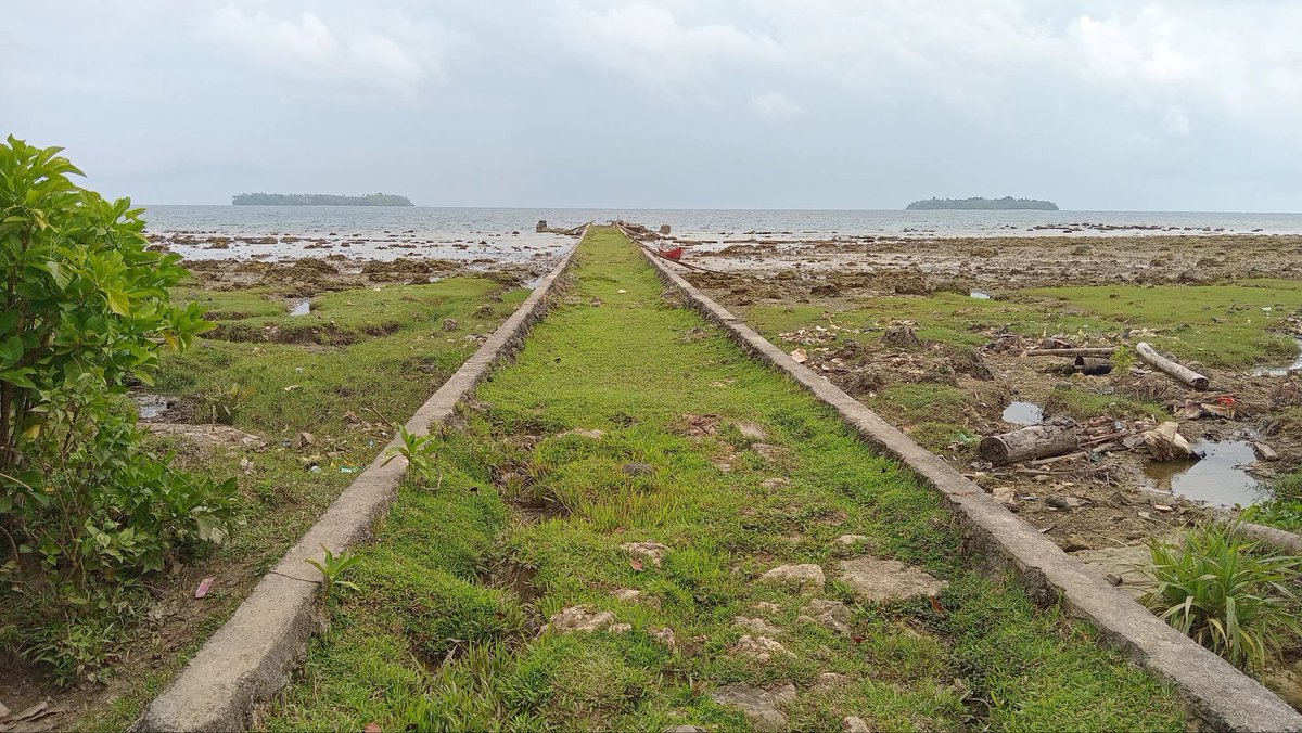 Tambatan Perahu dihantam Ombak di Deda Malasin
