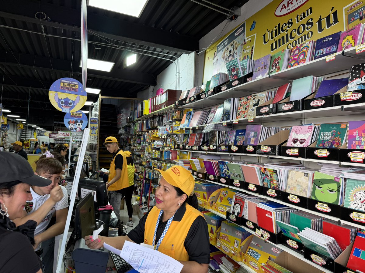 Rastrocom's tweet image. Artel inicia la temporada escolar 2025,con diferentes actividades la reconocida marca trae diferentes promociones Escolares para la adquisición de la lista escolar lo hizo saber Paulina Martínez jefa de marketing corporativo Artel y Nacional Librería.