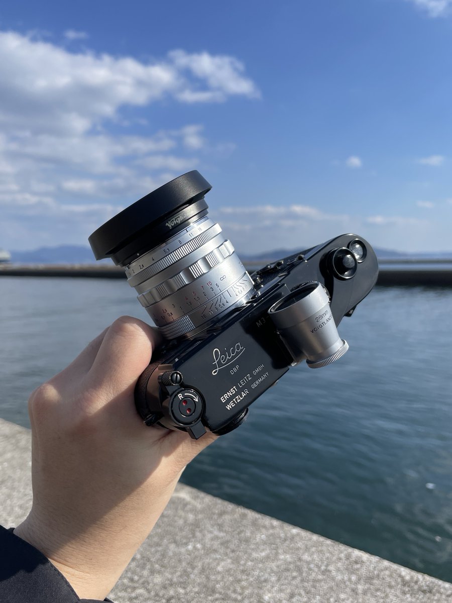 本日はM3にNokton Vintage 28mm f1.5でリバーサル。

鼻血ブー(死語)のカッコ良さだわ。

#leica