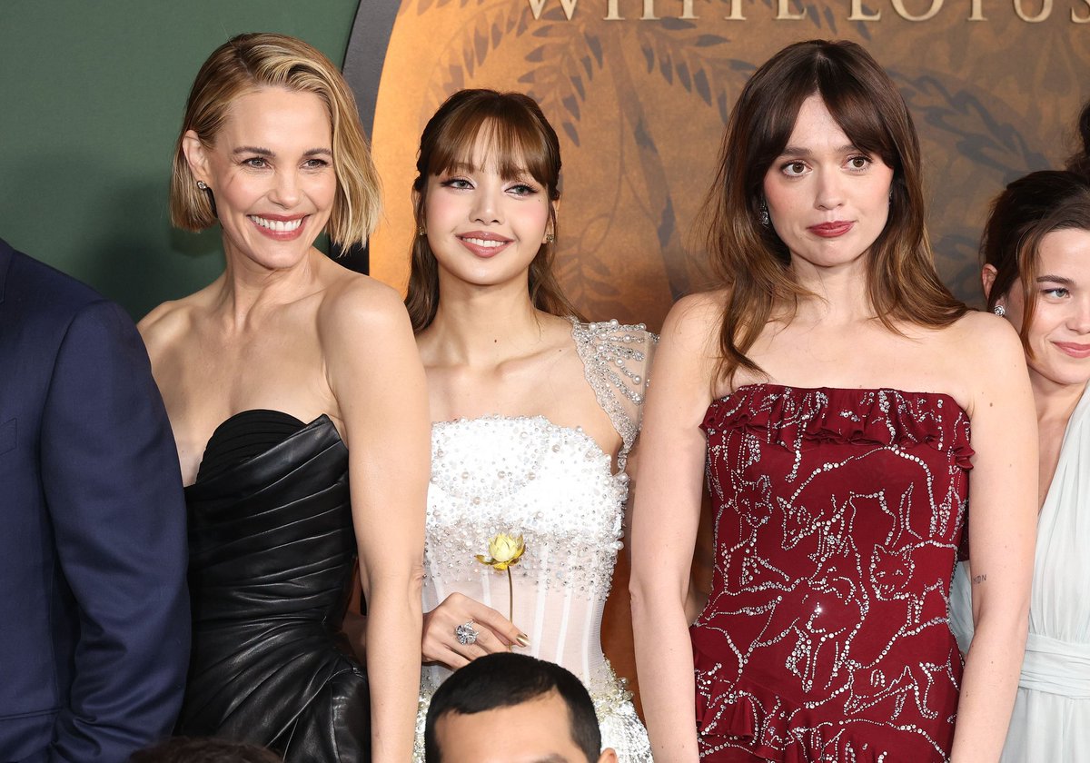 Born2Bredarmy's tweet image. ลิซ่าคือนิยามคำว่า &quot; ไม่จมไม่หาย ไม่ตายฮอลลีวู้ด &quot;
เด่นได้ไม่ทีโดนกลบ

LISA AT TWL PREMIERE
#LalisaManobal 
#LISAxTheWhiteLotus 
#TheWhiteLotus