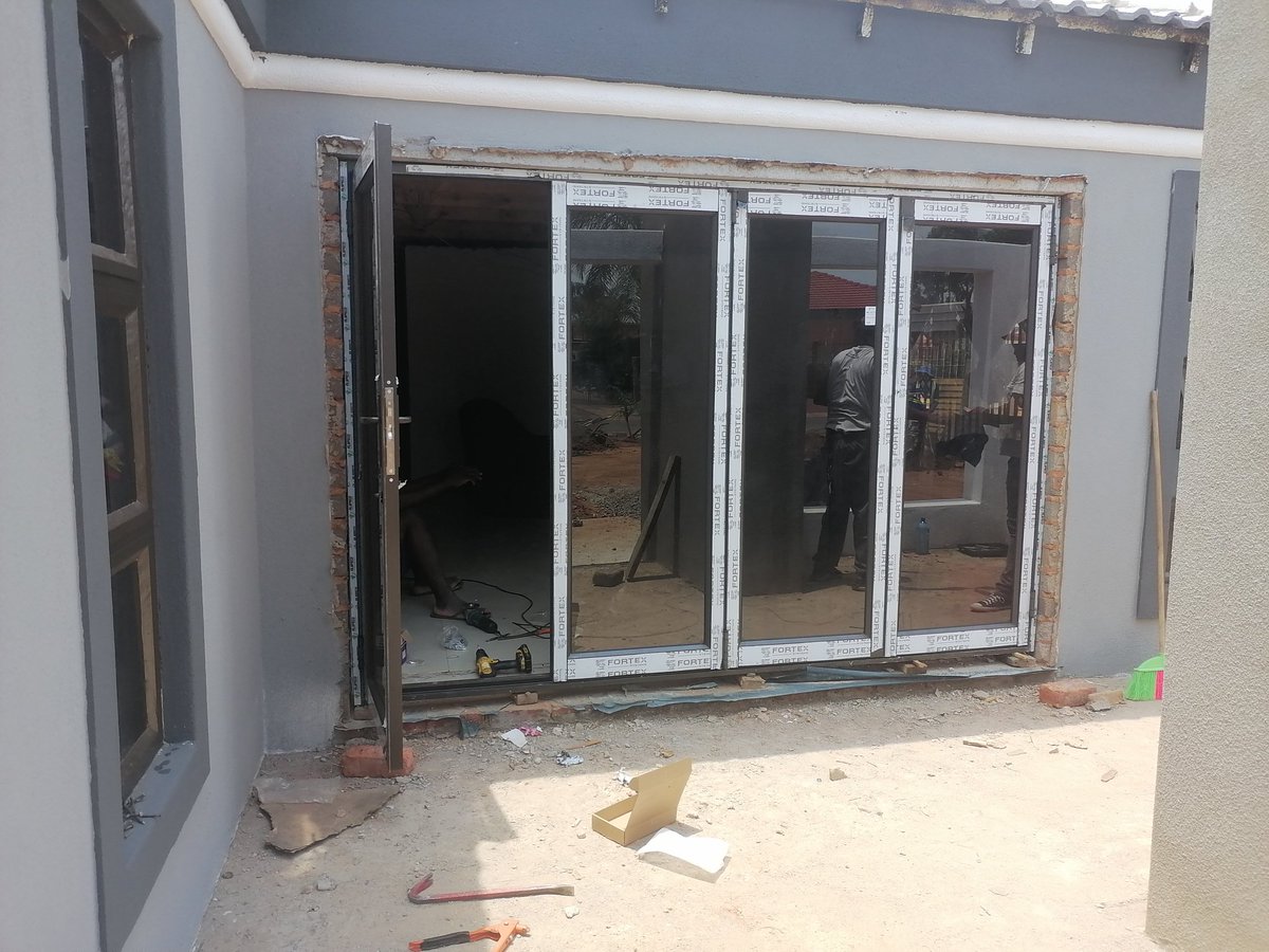 MathevulaIsaac's tweet photo. If you have a building project looking for aluminium windows and doors please contact us on the following details 0814648128 Mathevulaisaac08@gmail.com https://t.co/N7nfE6BjEp