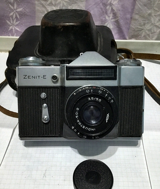 Kvinta777's tweet photo. 📷 Throwback to classic photography with the iconic Zenit-E! This vintage camera captures the essence of a bygone era, letting creativity shine through its lens. Who else loves the charm of film? #VintageCamera #Photography #ZenitE https://t.co/BdyAelViRO