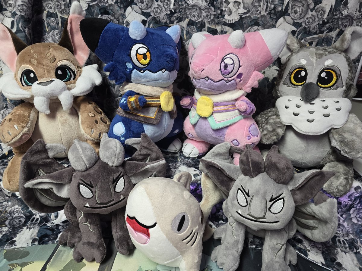 RaeVan87's tweet photo. I'm still unable to work and will be for a few weeks yet... but I am having a sale to clear out some already made items! Check out the link in bio if there's something you're interested it! ^_^ https://t.co/wgX2LoG3Rf
