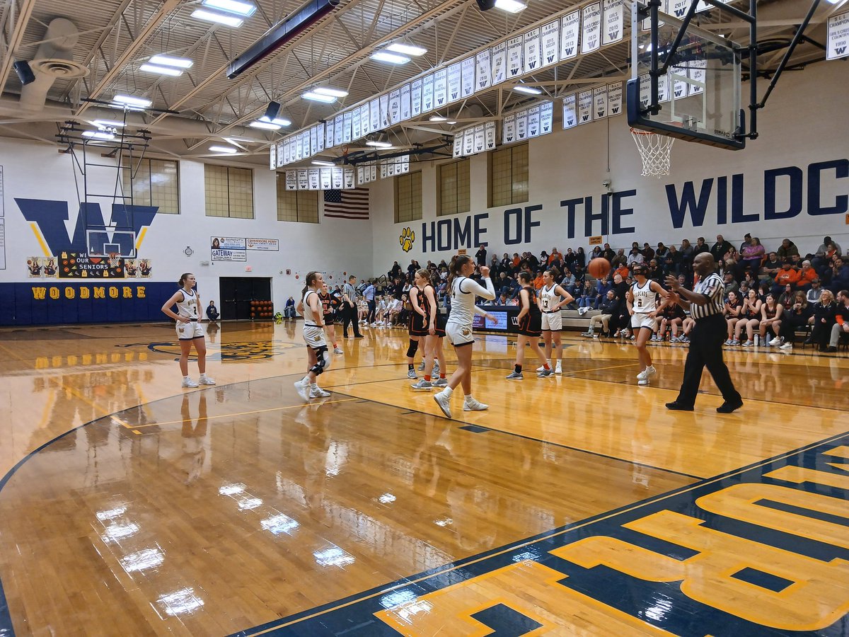 JoshuaMorgret's tweet photo. GIRLS BBALL: Gibsonburg def. Woodmore, 53-41. Elly Evarts leads Gibsonburg with 28 points. The Golden Bears are outright SBC River Division champions. https://t.co/uMfXf3suDV