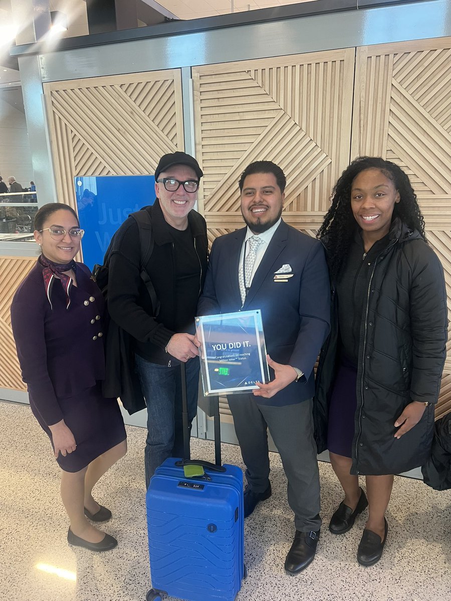 HCtwo's tweet photo. Hey, @Delta, thanks for the #millionmiler welcome to @flyLAXairport! #keepclimbing https://t.co/5IDMChitCJ