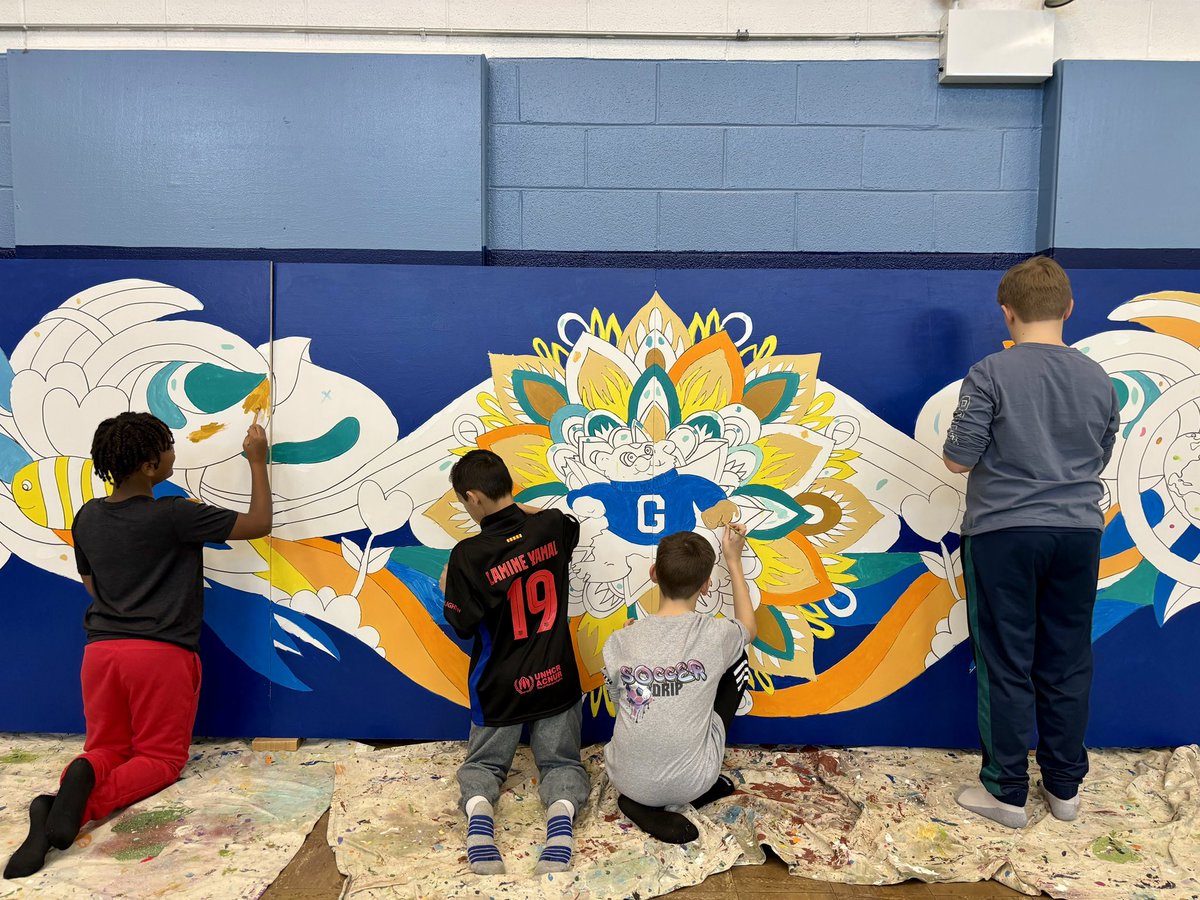 1/2 Completed 5th mural collaboration at Gayhead Elementary School. Thank you to Principal <a href="/GayheadWCSD/">Jim Daley</a> and AP <a href="/GrizzliesGH/">Jen Moyles</a> for inviting me into your school to work with your talents students. Also a huge thanks to the <a href="/GayheadPTA/">Gayhead PTA</a> for funding this amazing project 🙌🏼🎨!