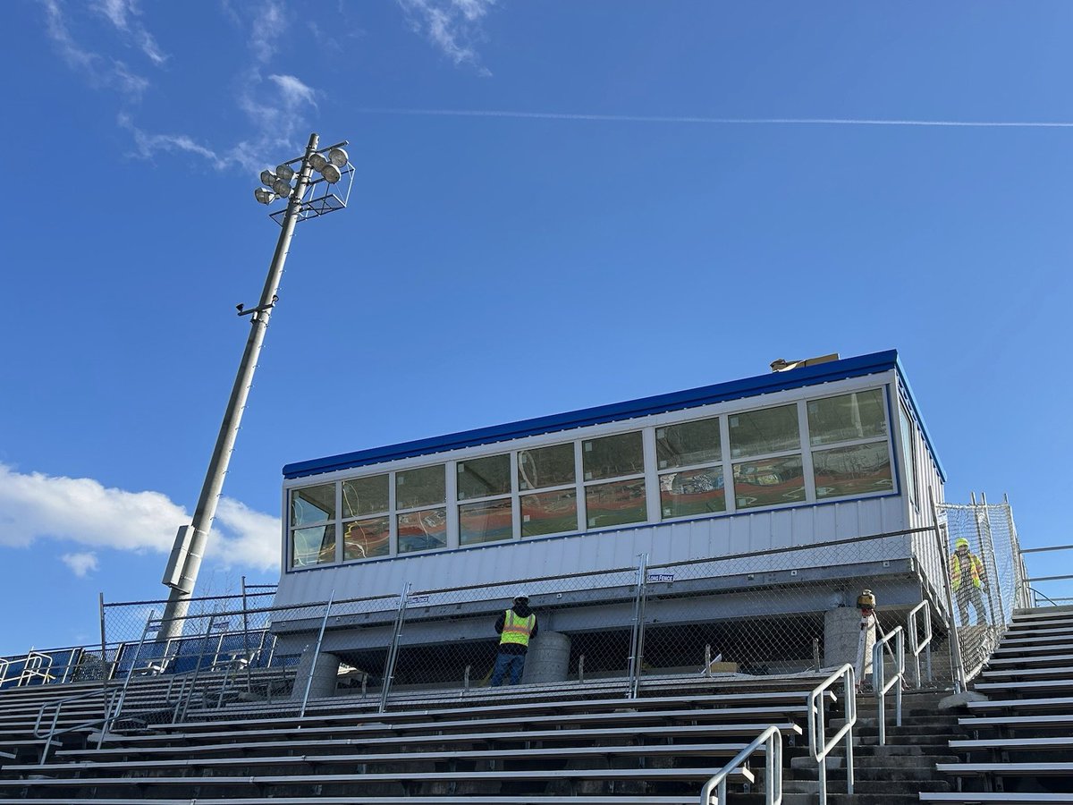 LIONS! Start the presses, the press box has arrived and it is impressive! 📣🦁🐾
