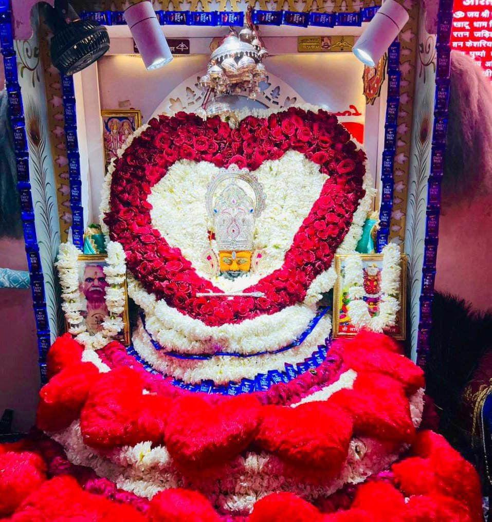 जय हो बाबा श्याम ,
जय लखदातार!!
जय हारे के सहारे की ,
जय शीश के दानी की!!
#जय_श्री_श्याम 🙏🙏
#गुड_मॉर्निंग🌼🌼🌼🌼