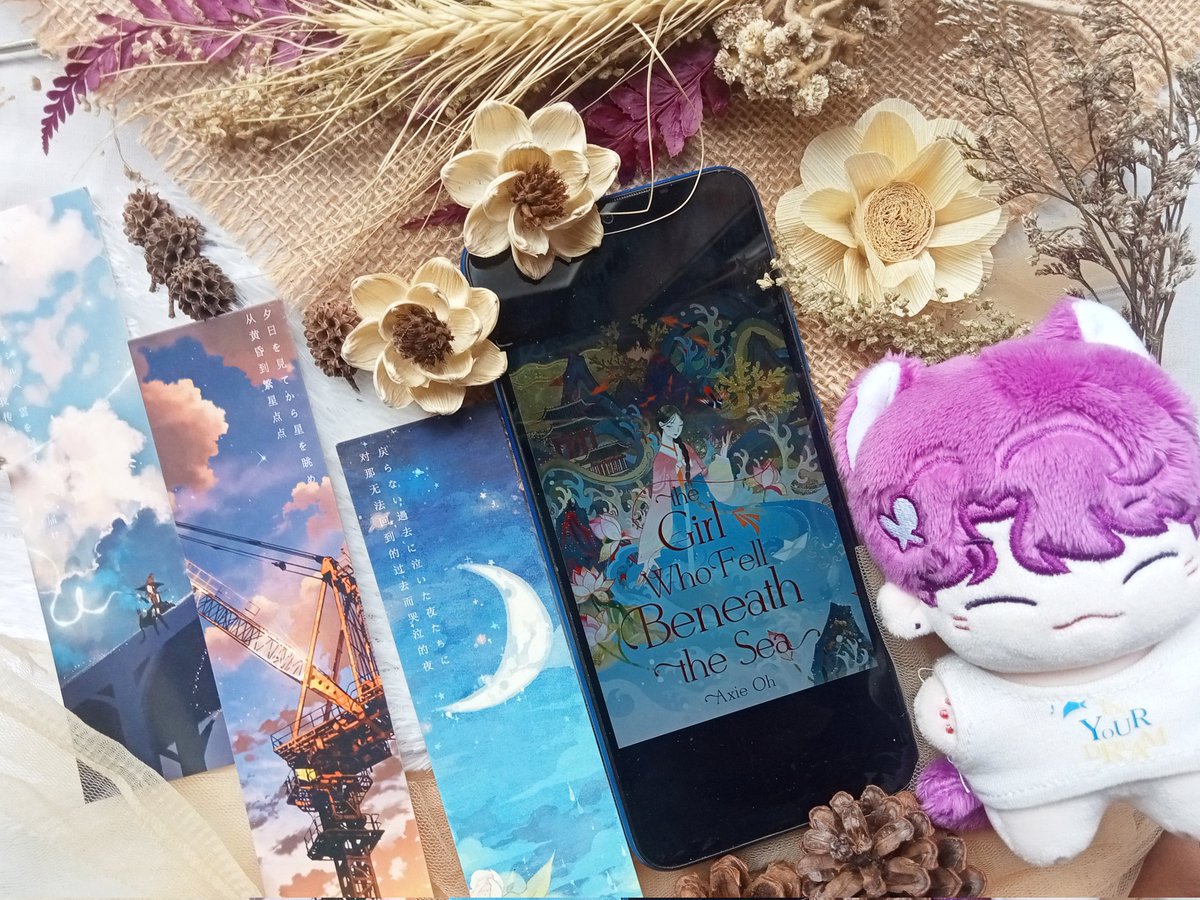 luvyapz's tweet photo. °•° #luvisbookreview •°•

#TheGirlwhoFellBeneaththeSea by #AxieOh, #AirienKusumawardani (translator)
📖 300 @fiksigpu via #SimaduMaca 
🌟4,5/5 
🖇️[https://t.co/m7dgfbzwth]

Cover nya indah, isinya indah, tapi hati aku jadi kosong dan hangat di waktu yang sama. https://t.co/AAeahKfbNx