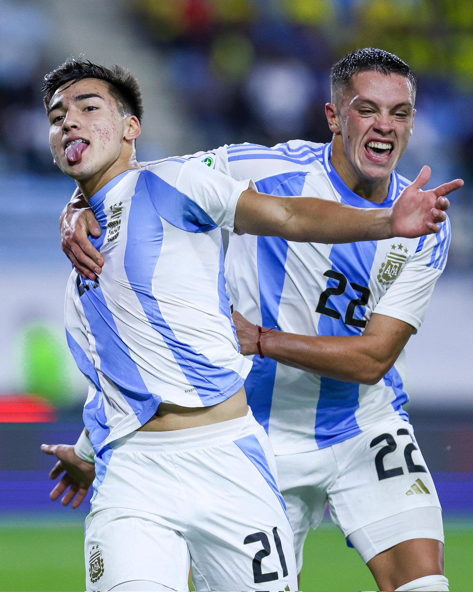 Independiente's tweet photo. Felicitamos a todo el plantel de la Selección Argentina Sub 20 por la clasificación a la Copa del Mundo de la categoría, que se disputará en Chile.

Mención especial y todo nuestro cariño para Santi Hidalgo, parte fundamental de este logro ❤️

#OrgulloNacional #TodoRojo 🔴 https://t.co/tPwEiGuzhv