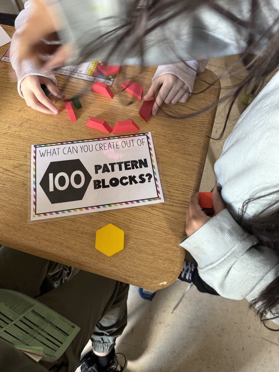 100% fun with the 100th day of school!  Our Bobcats are 100 days brighter💡⁦<a href="/GEDSB/">Grand Erie District School Board</a>⁩