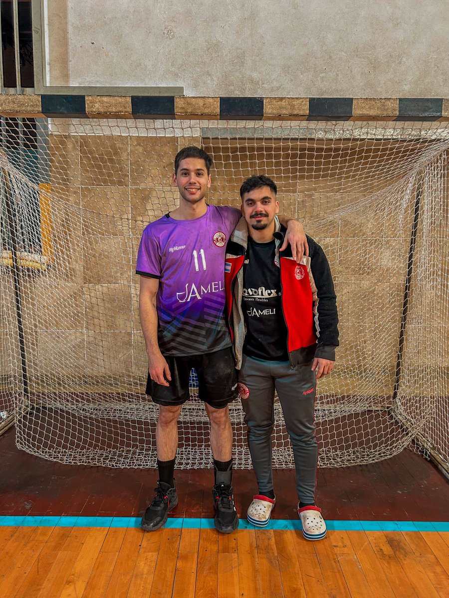 EzeeFlores's tweet image. Grabe una parte de un video con este tipo, lo van a ver el Miercoles si no me quedo dormido hoy editando... Esta foto es de la ultima vez que se vio por 2 minutos a la leyenda del gaming hacer deporte 😴