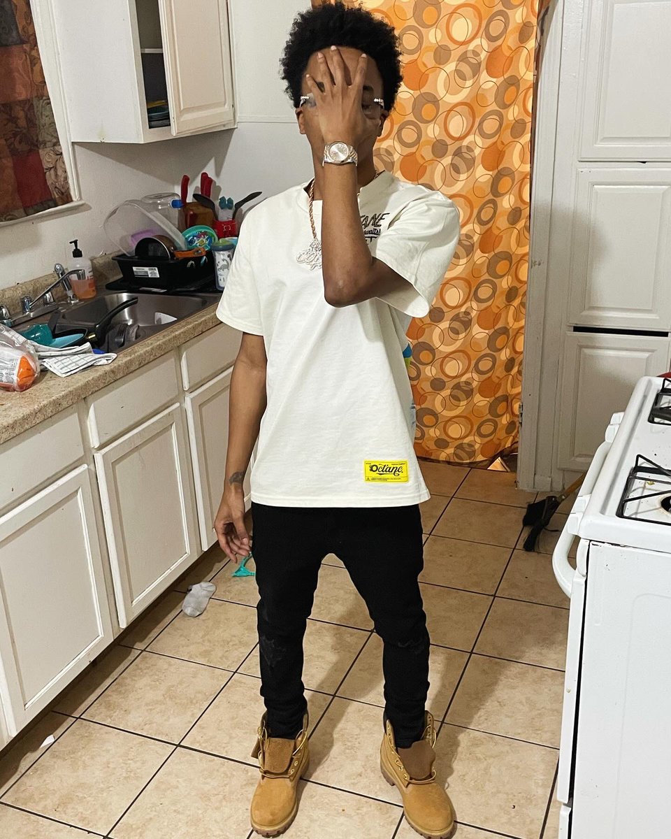 Decole__'s tweet image. DO I LOOK LIKE A 🥷 THAT’LL SWITCH UP ON MY GANG, DO I LOOK LIKE A 🥷 THAT’LL BE CRYIN ABOUT SOME TIME🙅🏾‍♂️ #FREEMINES #FL #coleworld