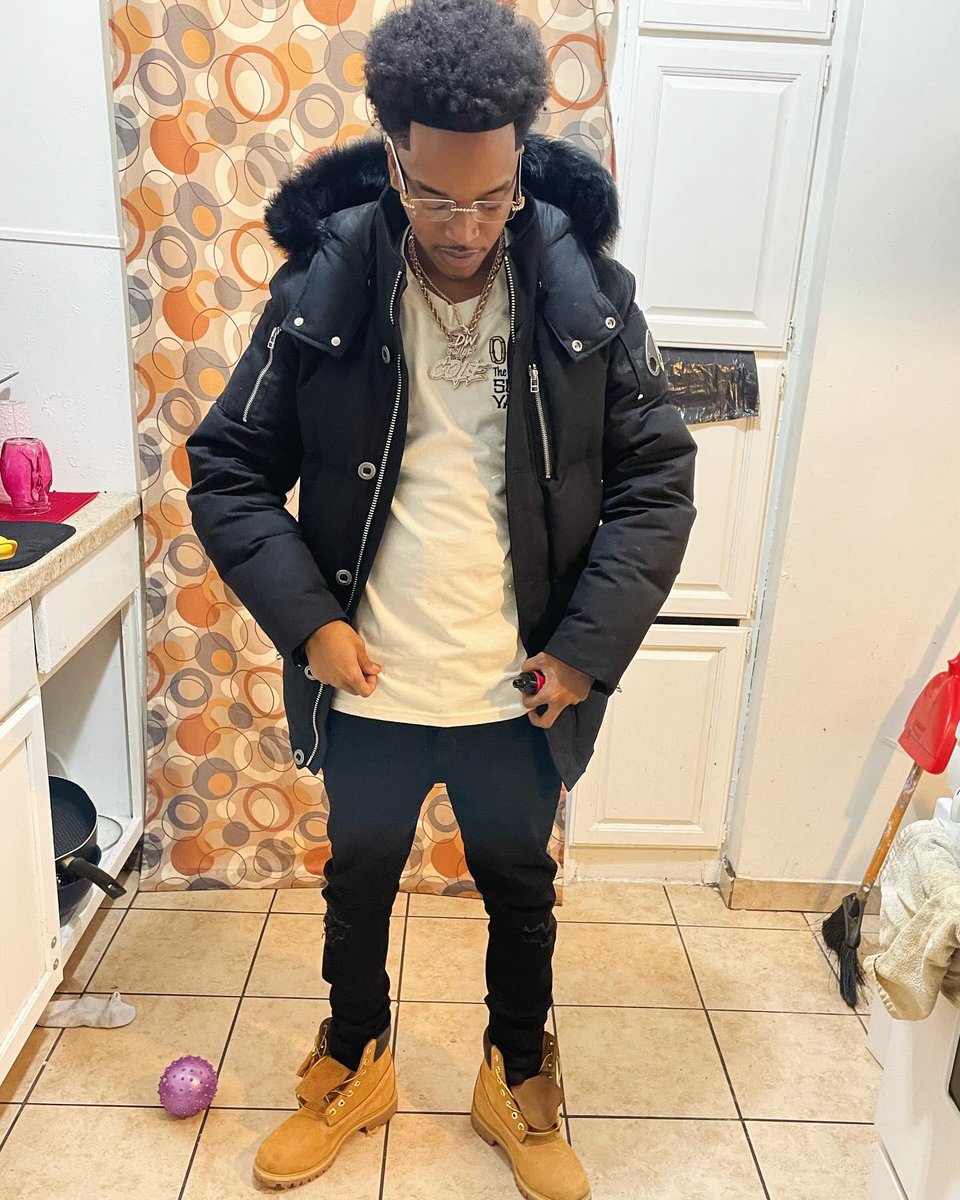 Decole__'s tweet image. DO I LOOK LIKE A 🥷 THAT’LL SWITCH UP ON MY GANG, DO I LOOK LIKE A 🥷 THAT’LL BE CRYIN ABOUT SOME TIME🙅🏾‍♂️ #FREEMINES #FL #coleworld