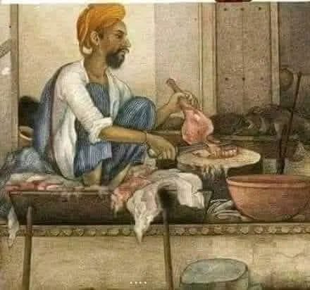 sajidusmani787's tweet photo. بنی اسرائیل کا ایک قصاب اپنے پڑوسی کی کنیز پر عاشق ہوگیا۔ اتفاق سے ایک دن کنیز کو اس کے مالک نے دوسرے گاؤں کسی کام سے بھیجا۔ قصاب کو موقع مل گیا اور وہ بھی اس کنیز کے پیچھے ہولیا۔ جب وہ جنگل سے گزری تو اچانک قصاب نے سامنے آکر اسے پکڑ لیا اور اسے گناہ پر آمادہ کرنے لگا۔ جب اس کنیز نے دیکھا کہ اس قصاب کی نیت خراب ہے تو اس نے کہا:
''اے نوجوان تُو اس گناہ میں نہ پڑ حقیقت یہ ہے کہ جتنا تُو مجھ سے محبت کرتا ہے اس سے کہیں زیادہ میں تیری محبت میں گرفتار ہوں لیکن مجھے اپنے مالک حقیقی عزوجل کا خوف اس گناہ کے اِرتکاب سے روک رہا ہے' اس نیک سیرت اور خوفِ خدا عزوجل رکھنے والی کنیز کی زبان سے نکلے ہوئے یہ الفاظ تاثیر کا تیر بن کر اس قصاب کے دل میں پیوست ہوگئے اور اس نے کہا:
''1/3