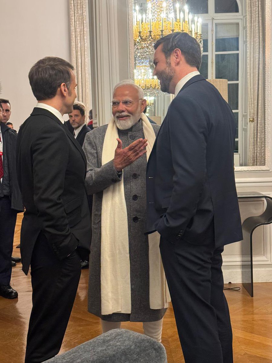 TDemocraticEye's tweet image. Powerful Frame 
PM Modi
President Macron 
VP J D Vance 
#PMModiInParis