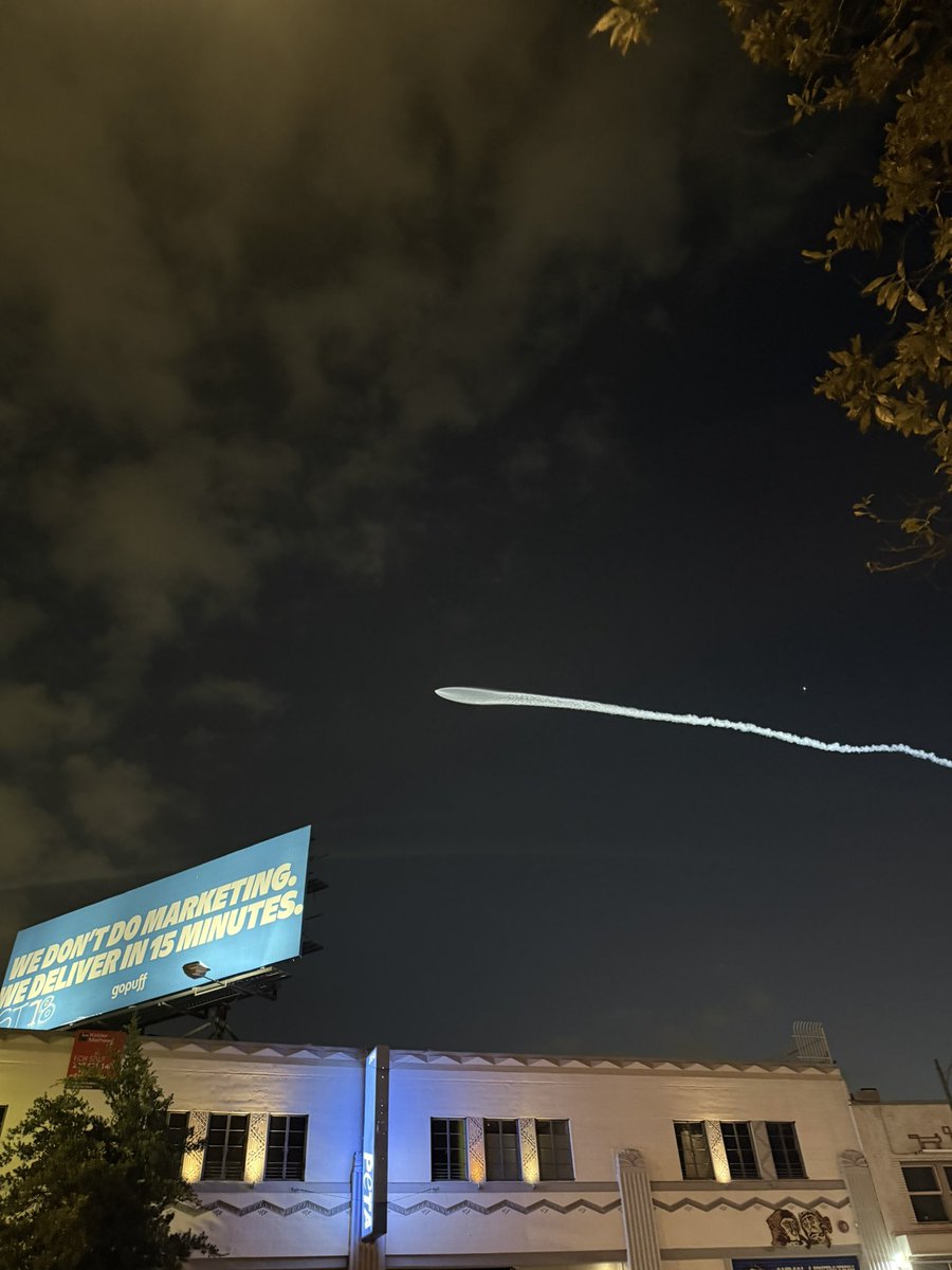avalosie's tweet photo. Space X Falcon 9 launch, from echo park https://t.co/HOgTuifk2N