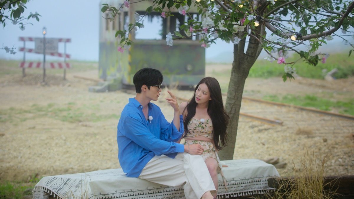 sejeongwife's tweet photo. Arin and Dongho : what is personal space? #SinglesInferno4 https://t.co/GAGtLx0Uoc
