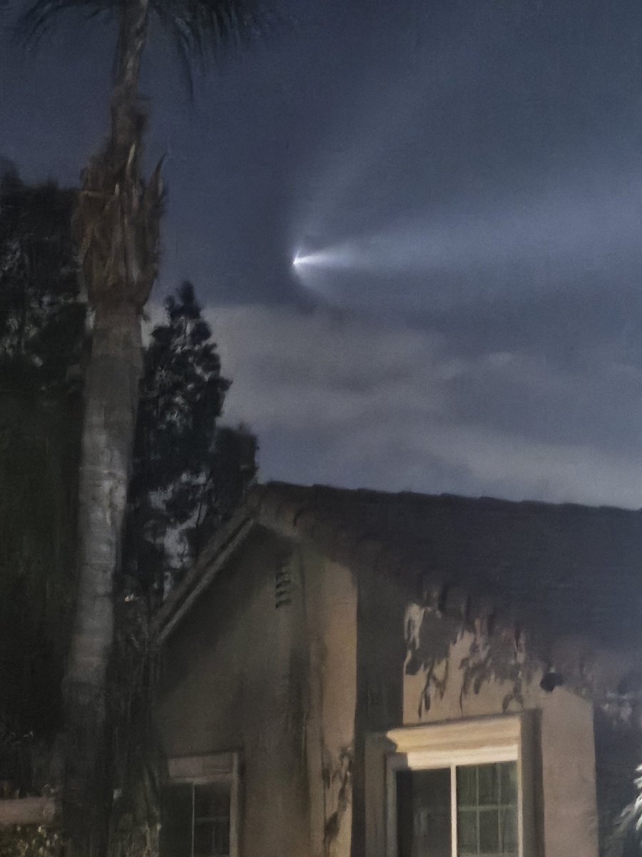 elvisclt's tweet image. What&apos;s the sky doing???